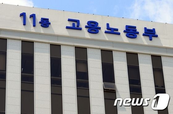 '코골이' 이유로 흉기 찔려 숨진 40대 가장…5개월 만에 산재 인정 '코골이' 이유로 흉기 찔려 숨진 40대 가장…5개월 만에 산재 인정