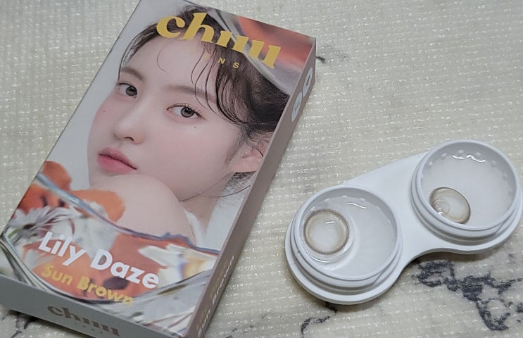  햇살을 닮은 베이지 브라운 컬러의 조명렌즈 '츄렌즈 릴리데이즈' 데일리 컬러렌즈 추천!