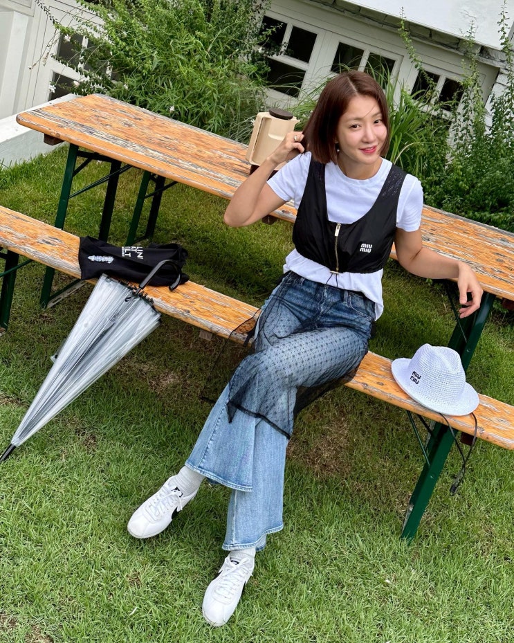 이시영의 미우미우 코디 정보 모자 페도라 & 테크니컬 실크 탑 이시영의 미우미우 코디 정보 모자 페도라 & 테크니컬 실크 탑