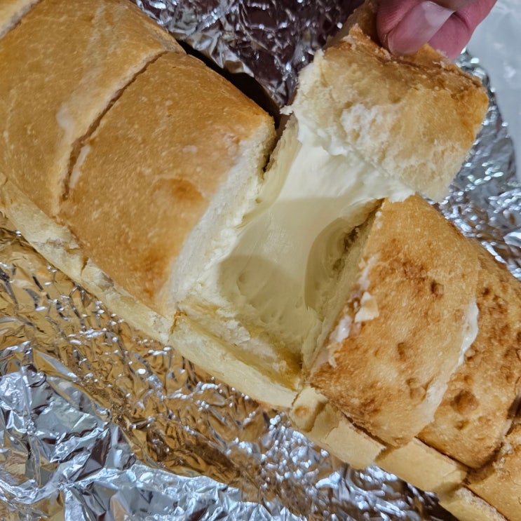 씨엘비 베이커리 크롬방 제과 크림치즈 바게트 맛있어요 씨엘비 베이커리 크롬방 제과 크림치즈 바게트 맛있어요