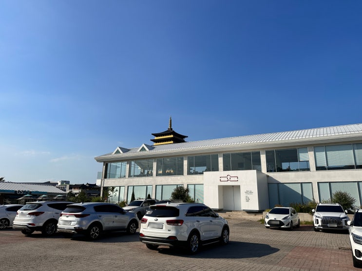  황룡원 뷰가 좋은 경주 보문 단지 갤러리 카페 천군 복합문화공간 에브리 블랙