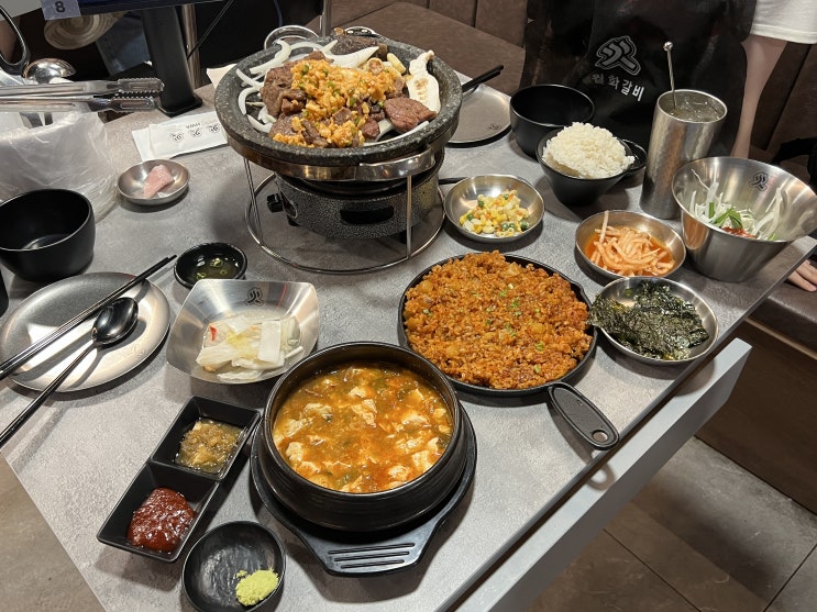 문래맛집 월화갈비에서 구워나오는 마늘폭탄 돼지직화구이