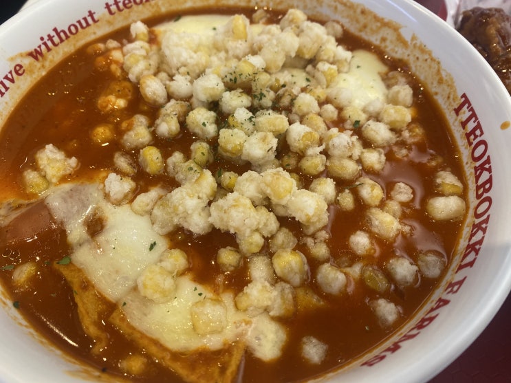  홍대입구역 콘치즈떡볶이 리얼 맛집 / 떡볶이농장 버터갈릭감자튀김 튀김범벅 떡볶이 추천 내돈내산 후기