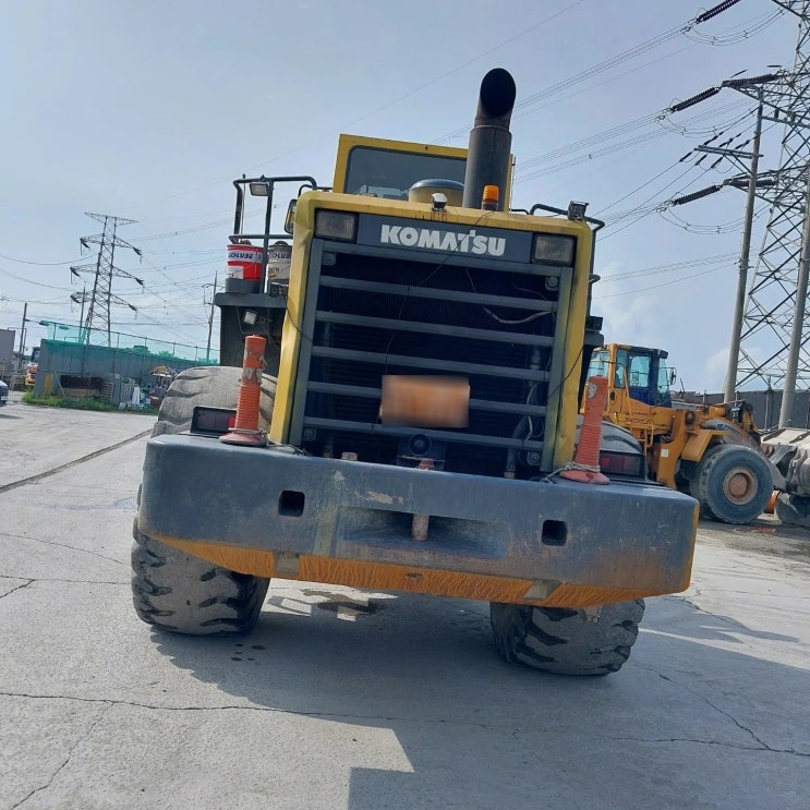 코마스 WA500-3 2003년식 5300만원 판매합니다. 코마스 WA500-3 2003년식 5300만원 판매합니다.