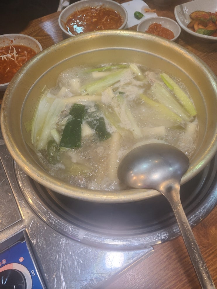  뼈만 남은 닭하얀탕