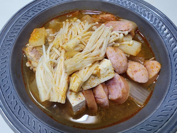  돼지고기 소세지 듬뿍 다담 부대찌개 양념으로 만든 저녁 메뉴 레시피