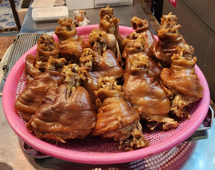  제주족발 맛집 서귀포 올레시장 간다면 여기 꼭 가보세요.