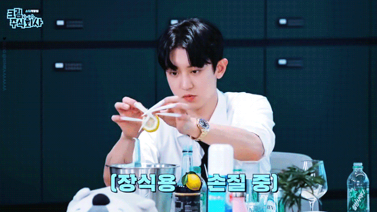 EXO 크림 주식회사 소다 개발팀 pt.2 수호 찬열 디오 엑소 보정 움짤! #아이돌자컨 EXO 크림 주식회사 소다 개발팀 pt.2 수호 찬열 디오 엑소 보정 움짤! #아이돌자컨