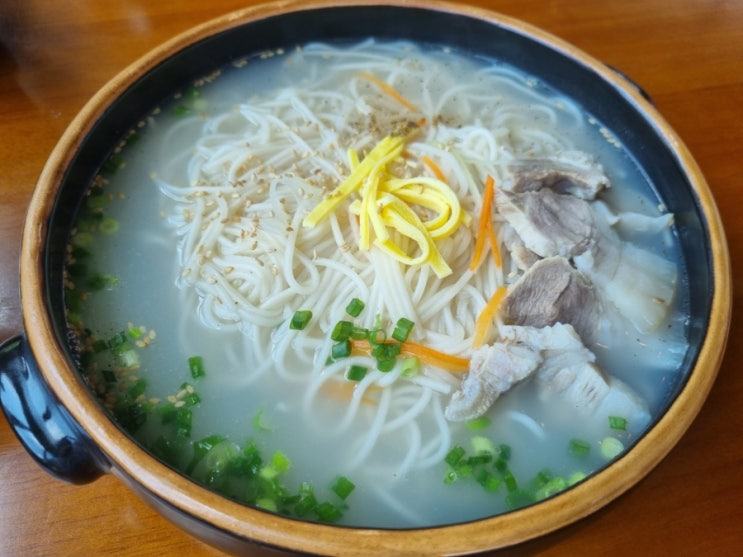  제주 동백국수 성산일출봉점, 고기국수가 맛있다.