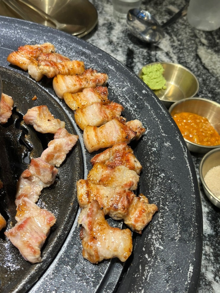  [첨단 맛집] 퀸돈 ! 그릴링 해주는 격이 다른 숙성 고깃집 !