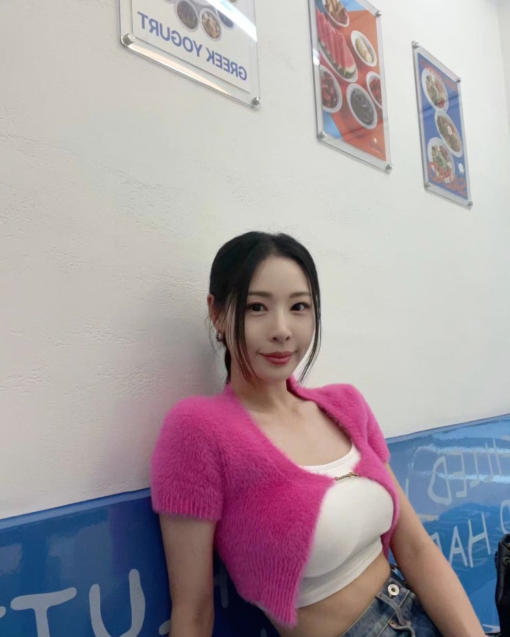 신수지, 끈 하나에 의지한 상의…글래머 몸매 자랑 신수지, 끈 하나에 의지한 상의…글래머 몸매 자랑