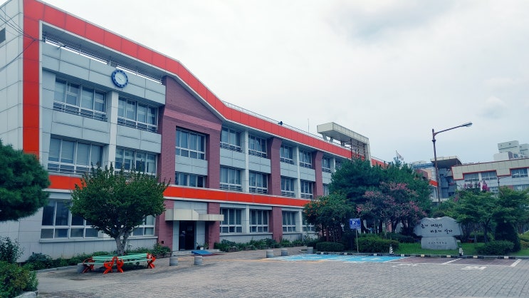  아산시 온양 여자 중학교(온양여중), 온양 용화 중학교(아산), 중학교 교정