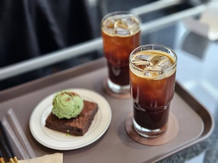 수원 롯데백화점 버거스올마이티 & 버틀러커피 :) 수원 롯데백화점 버거스올마이티 & 버틀러커피 :)