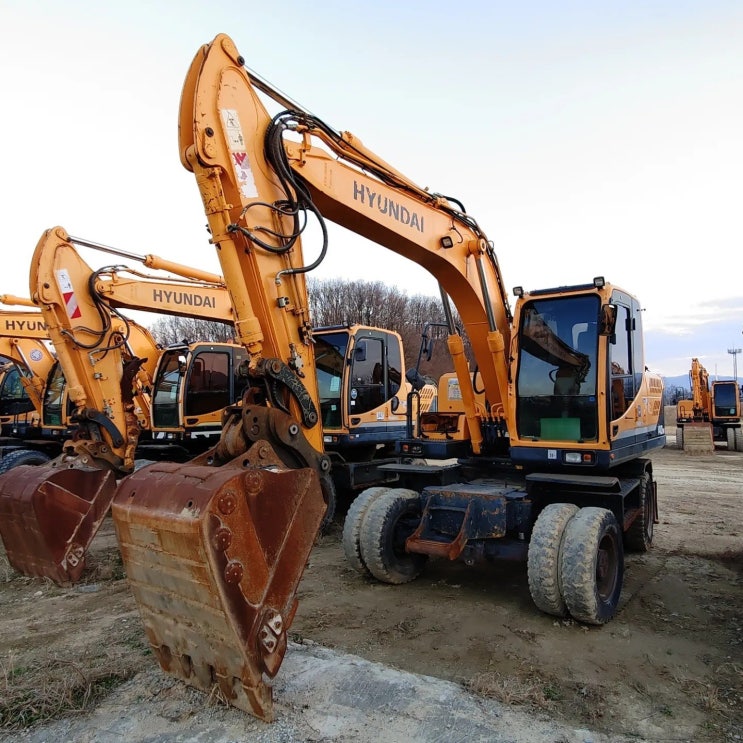 현대 R140W 2014년식 5100만원 판매합니다. 현대 R140W 2014년식 5100만원 판매합니다.