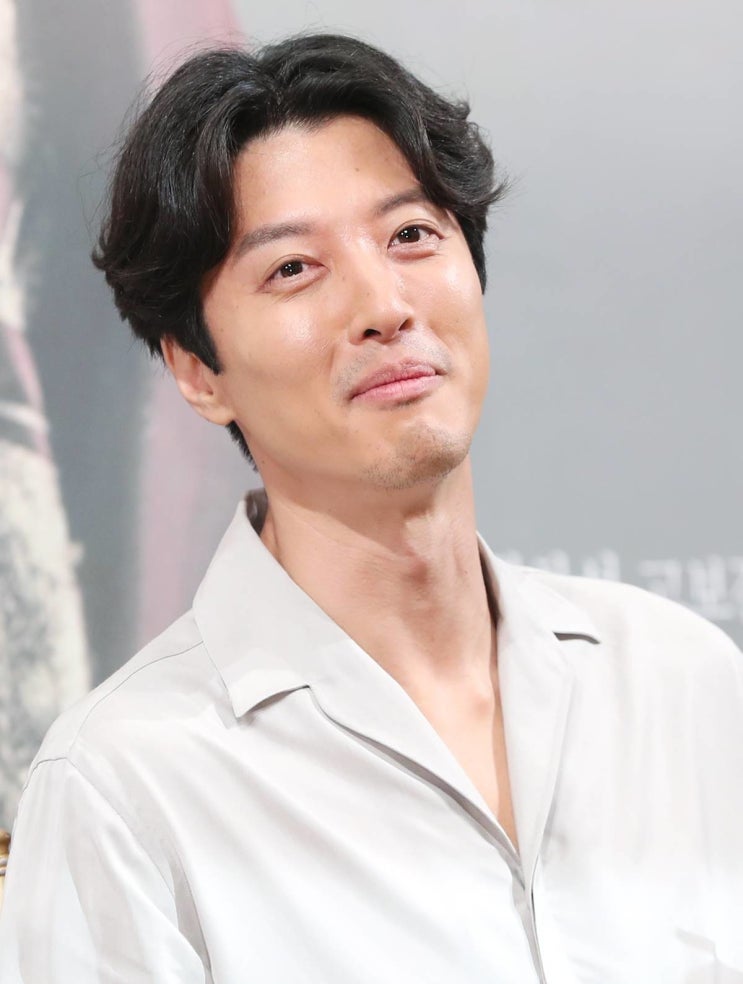 '공개 열애 3번 이상' 연예인들, 삼각 관계 스캔들까지...열렬한 연애를 이어나간 스타들 '공개 열애 3번 이상' 연예인들, 삼각 관계 스캔들까지...열렬한 연애를 이어나간 스타들