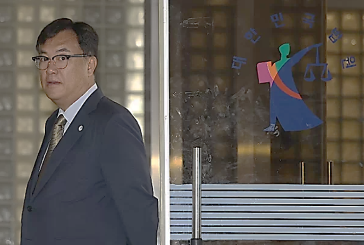 법원 <b>정진석</b> 의원 노무현 전 대통령 <b>명예훼손</b> 혐의 징역 6개월... 