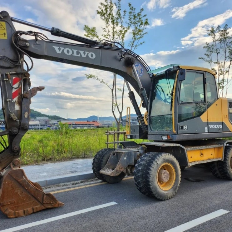 볼보 EW140E 2015년식 5900만원 판매합니다. 볼보 EW140E 2015년식 5900만원 판매합니다.