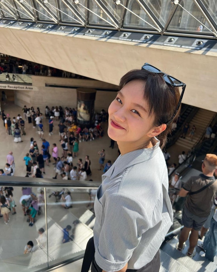  혜리의 명품 브랜드 셀린느 스트라이프 블라우스 반팔 남방 여자 셔츠 코디 추천