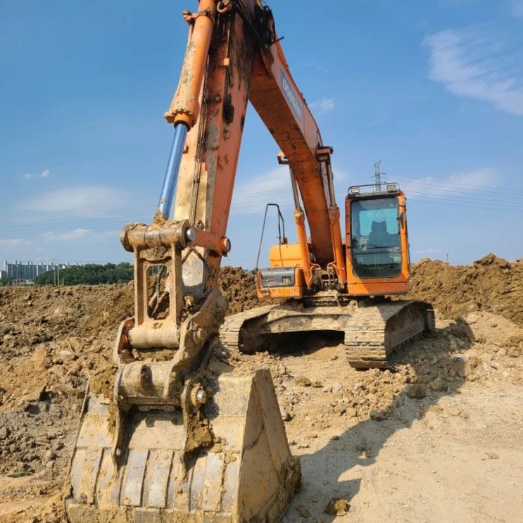 두산 DX220LCA 2011년식 4500만원 판매합니다. 두산 DX220LCA 2011년식 4500만원 판매합니다.