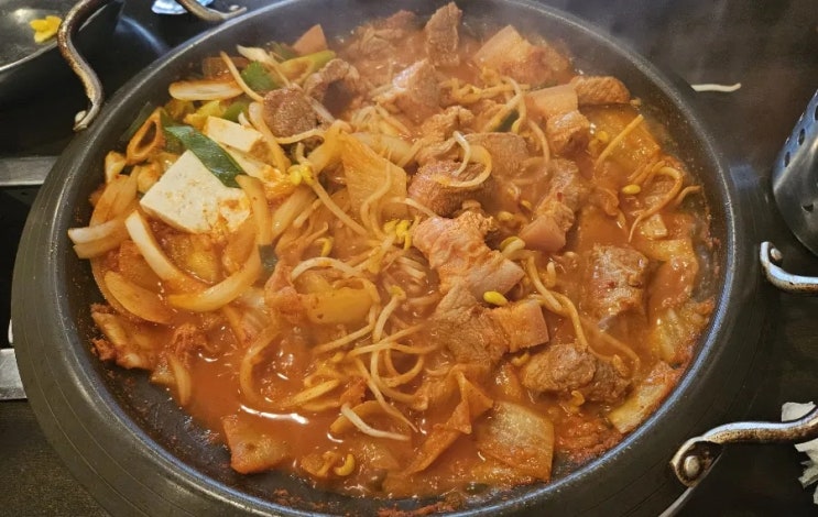사당역가성비맛집 고기가 듬뿍 나오는 '백채 김치찌개' 두루치기소 세트 후기