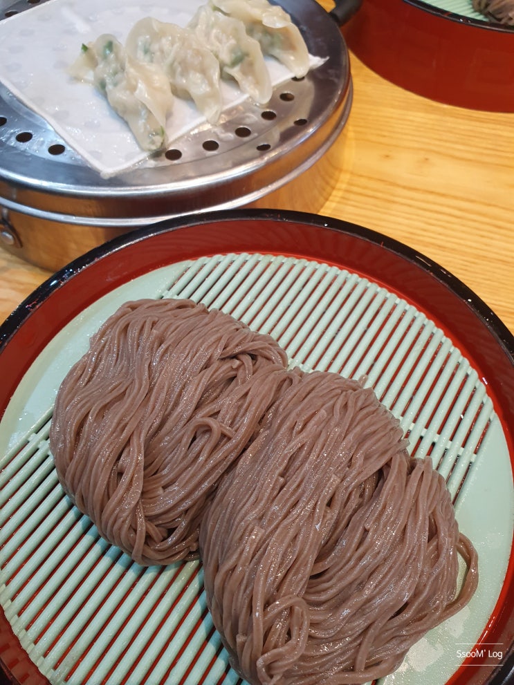  동춘동 청실홍실, 여기를 빼놓고 모밀국수 맛집을 논할 수 없다