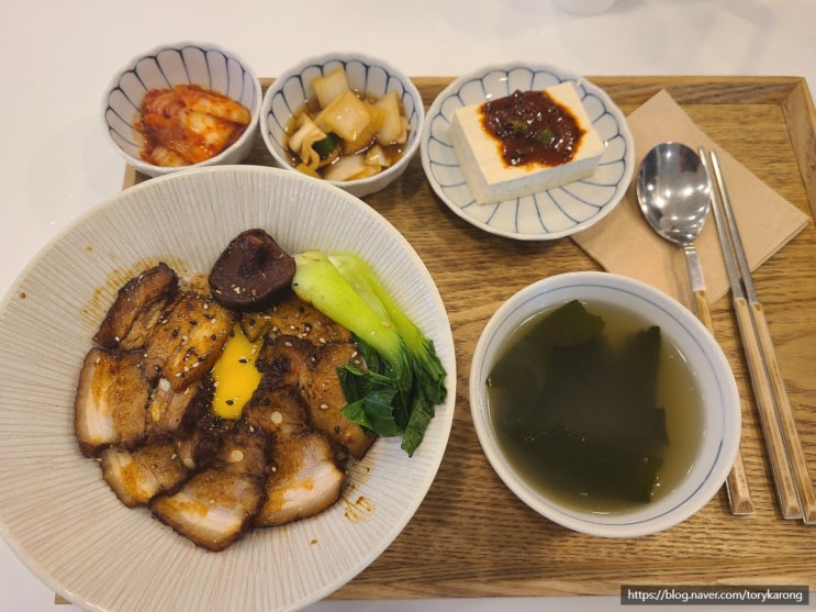  [강남] 점심으로 간단하게 먹은 동파육 덮밥_떠빱