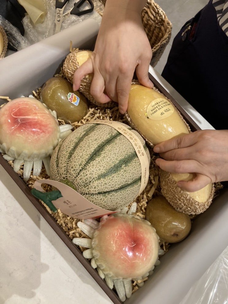  결혼준비 첫인사 현대백화점 선물용 과일 포장 코너