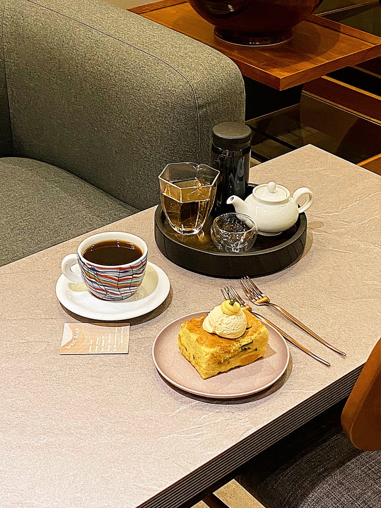  인사동 찻집 [티로아 tealoa] 전통미 가득해