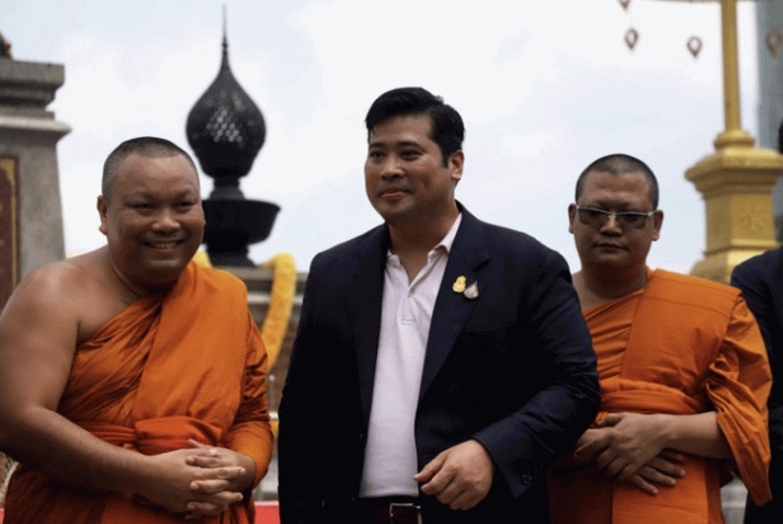 태국뉴스]국왕 차남, 방콕 절에서 '탐분(ตามบุญ:공덕을 쌓다)’하다!
