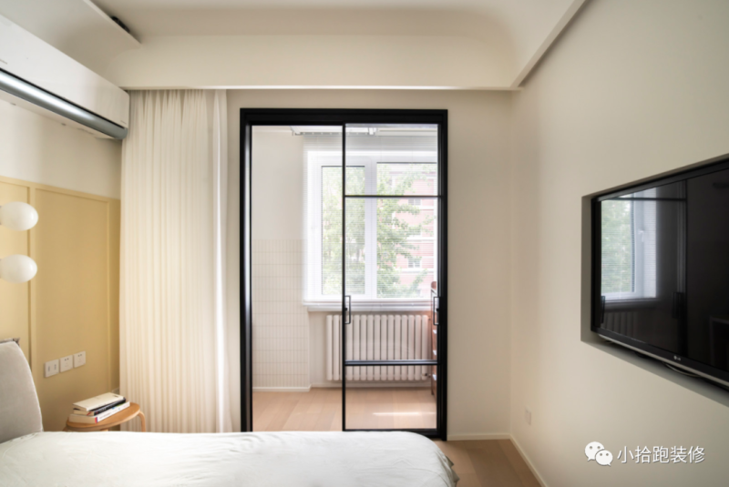 14평 아파트 안방 침실 인테리어 : 안방에 ​​붙박이장을 설치해 실용적인 침실 꾸미기