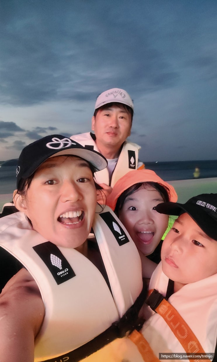  클럽디오아시스 모자 챙기고 복장 구명조끼 덕분 부산 lct 워터파크 이용 후기 ( 낮부터 야경까지 즐기는 팁 )