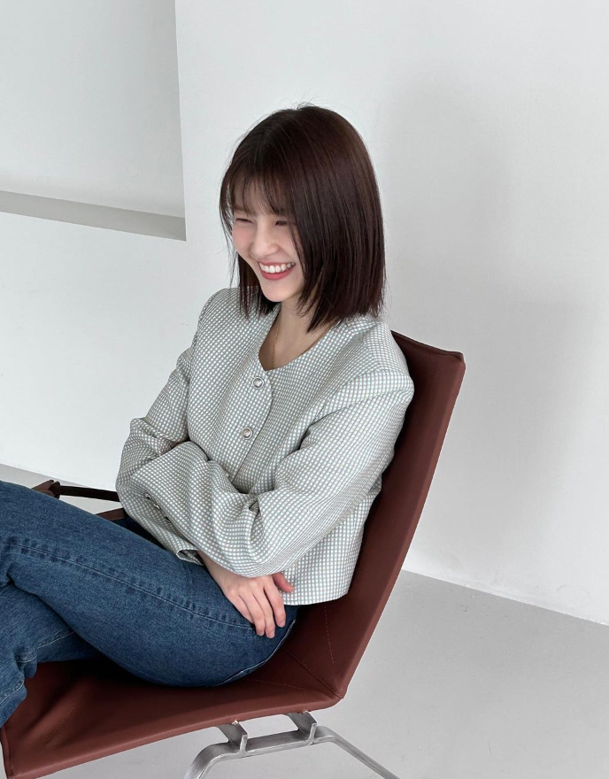  가을 결혼식 여자 하객 룩으로 빠질 수 없는 크롭 트위드 자켓 코디 패션 추천 w.임현주