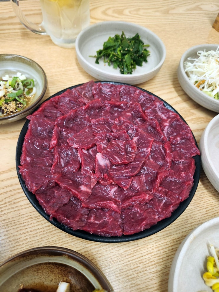  연산동 민정 - 뭉티기(한우 사시미), 육회, 한우국밥 맛집