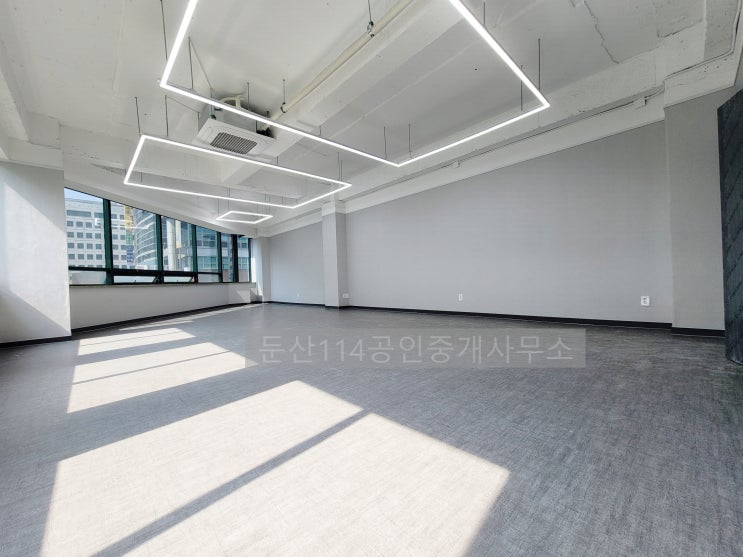  대전 둔산동 법원 앞 사무실 인테리어 완비된 무권리 중소형 사무실 임대