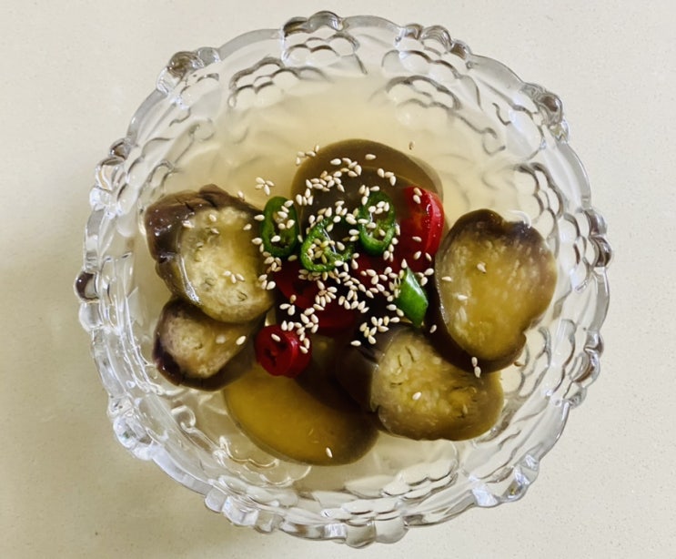  전자레인지로 쪄서 가지냉국 만드는 법과 볶음무침 양념 레시피 및 칼로리 효능