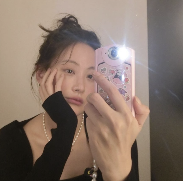 데일리로 편하게 스타일링하는 오연서의 명품 브랜드 비비안웨스트우드 진주 목걸이 초커 추천