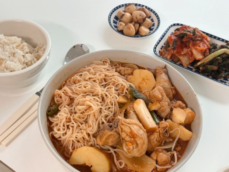  닭볶음탕, 블루베리, 스시, 오락실, 호신술, 반올림피자, 왕가탕후루