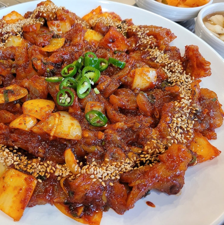  인천 스지탕 백년집 부평점에서 매콤한 스지볶음