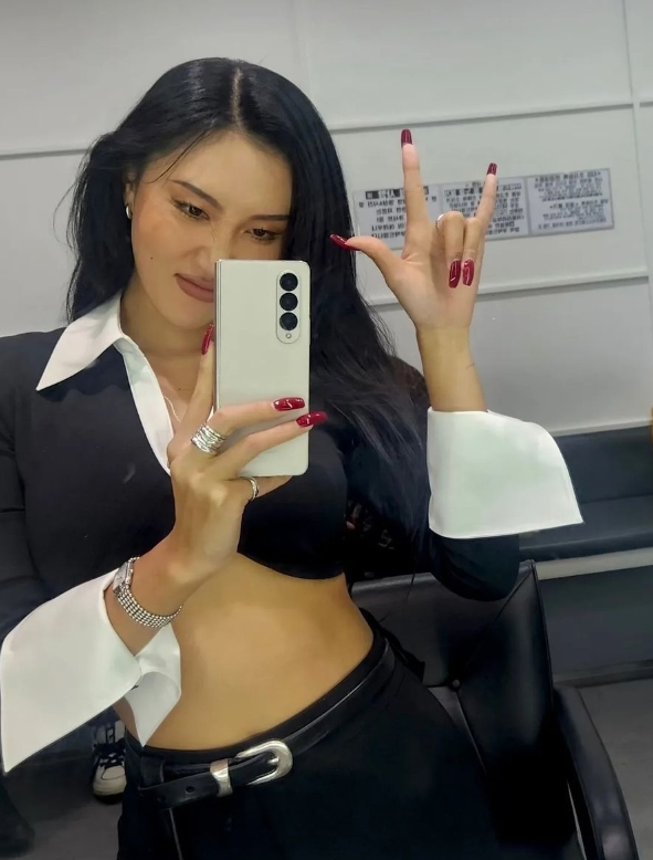  가성비 좋은 30대 여자 손목 시계로 스퀘어 디자인의 여성 메탈 타임피스 브랜드 추천 w. 화사