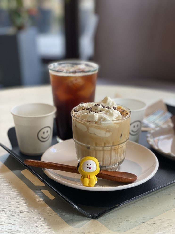  부산 대연동 카페 메그네이트
