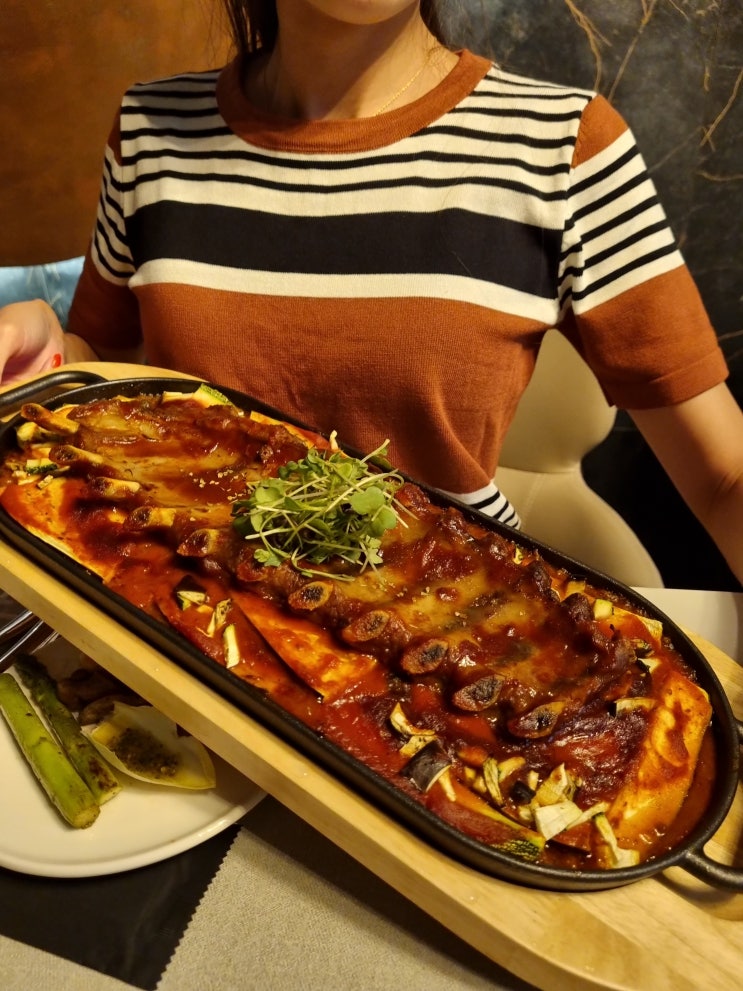  광주 신상 브런치 카페 부저(Boozer) 광주 스테이크 맛집에서 광주 실내데이트
