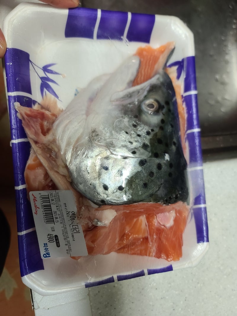맛있는 4900원 연어 서더리 매운탕