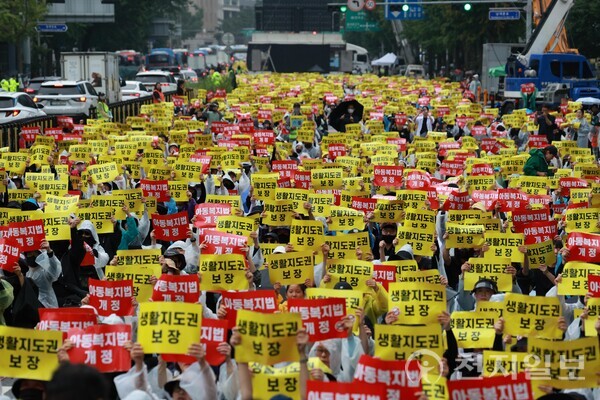 [이슈in] 비도 못 막은 교사들의 ‘교권 회복 꿈’… “진상규명·교육법 개정해야”