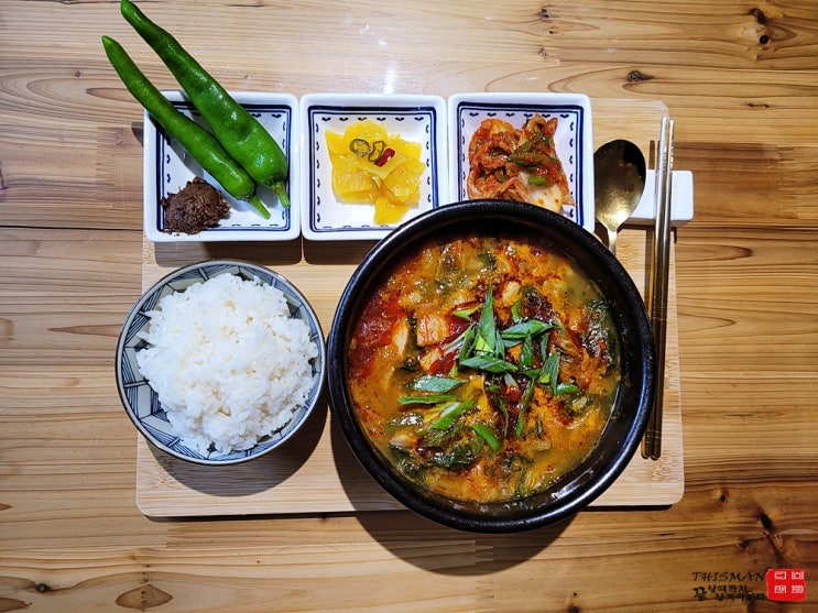  캠핑음식을 더욱 쉽게: 1인가구를 위한 막내연호 맵돼지국밥 밀키트