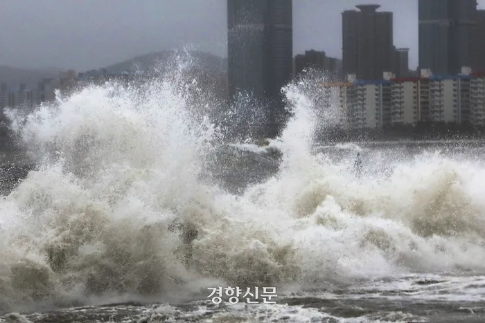 보험사 자연재해 보험지급금 5년 만에 3배…“화석연료 투자 그만” 보험사 자연재해 보험지급금 5년 만에 3배…“화석연료 투자 그만”