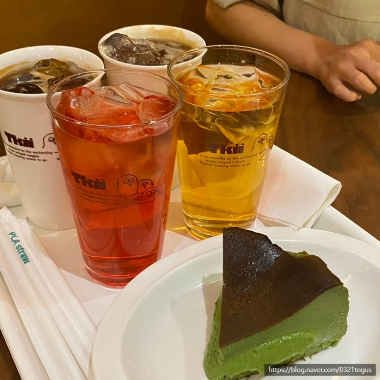  [도산공원카페] 바스크 치즈케이크가 트키(특히) 맛있는 곳- '트키 도산'