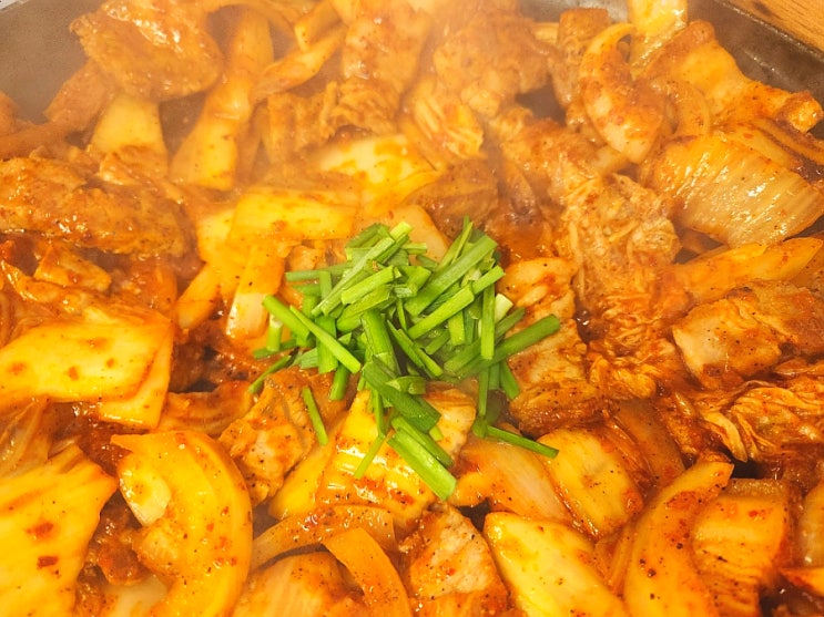 방이동 먹자골목 고기 맛집 정통집 방이점 돼지김치구이 방이동 먹자골목 고기 맛집 정통집 방이점 돼지김치구이