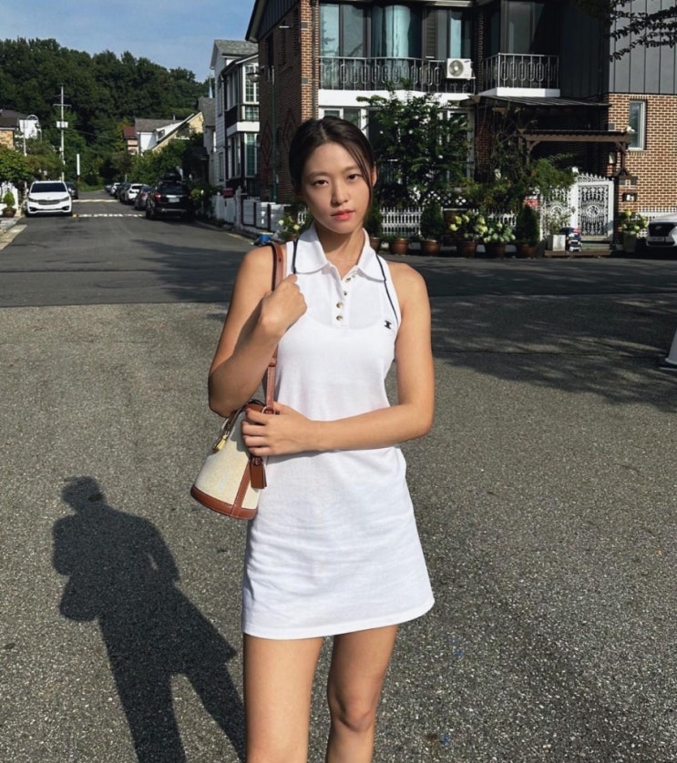  설현 인스타그램 사복패션 속 착용제품 정보 (셀린느 트리옹프 미니 폴로 드레스 및 조이그라이슨 세렌디피티 버켓백 스몰 캔버스)