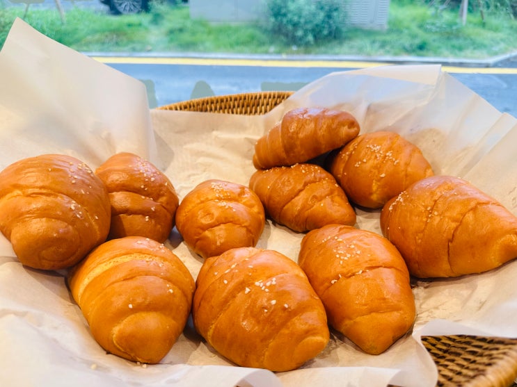  잠실 카페/빵집 라라브레드 송파점 | 소금빵, 치아글, 크루아상 샌드위치 송리단길 맛집(ft.샤롯데시네마 후기) : 서울/송파구