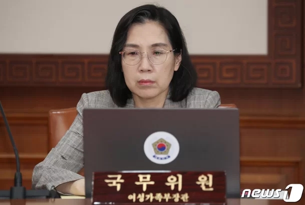 책임의식 부족, 동의 못해"→ <b>이준석</b> "이제부터 <b>여가부 폐지</b> 반대"